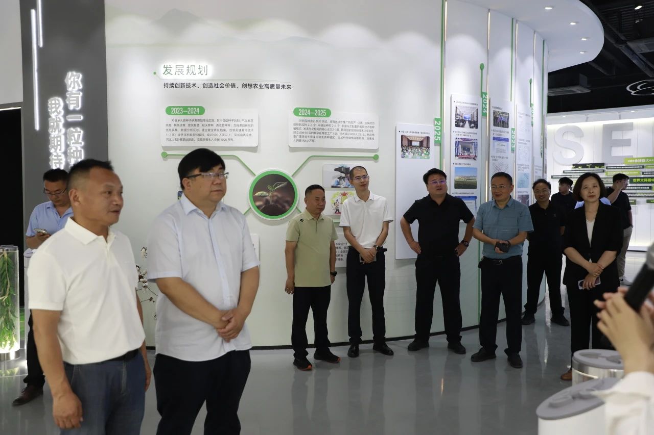 湖北五朵峰省级自然保护区管理局路素景局长一行莅临金春雨种业考察交流