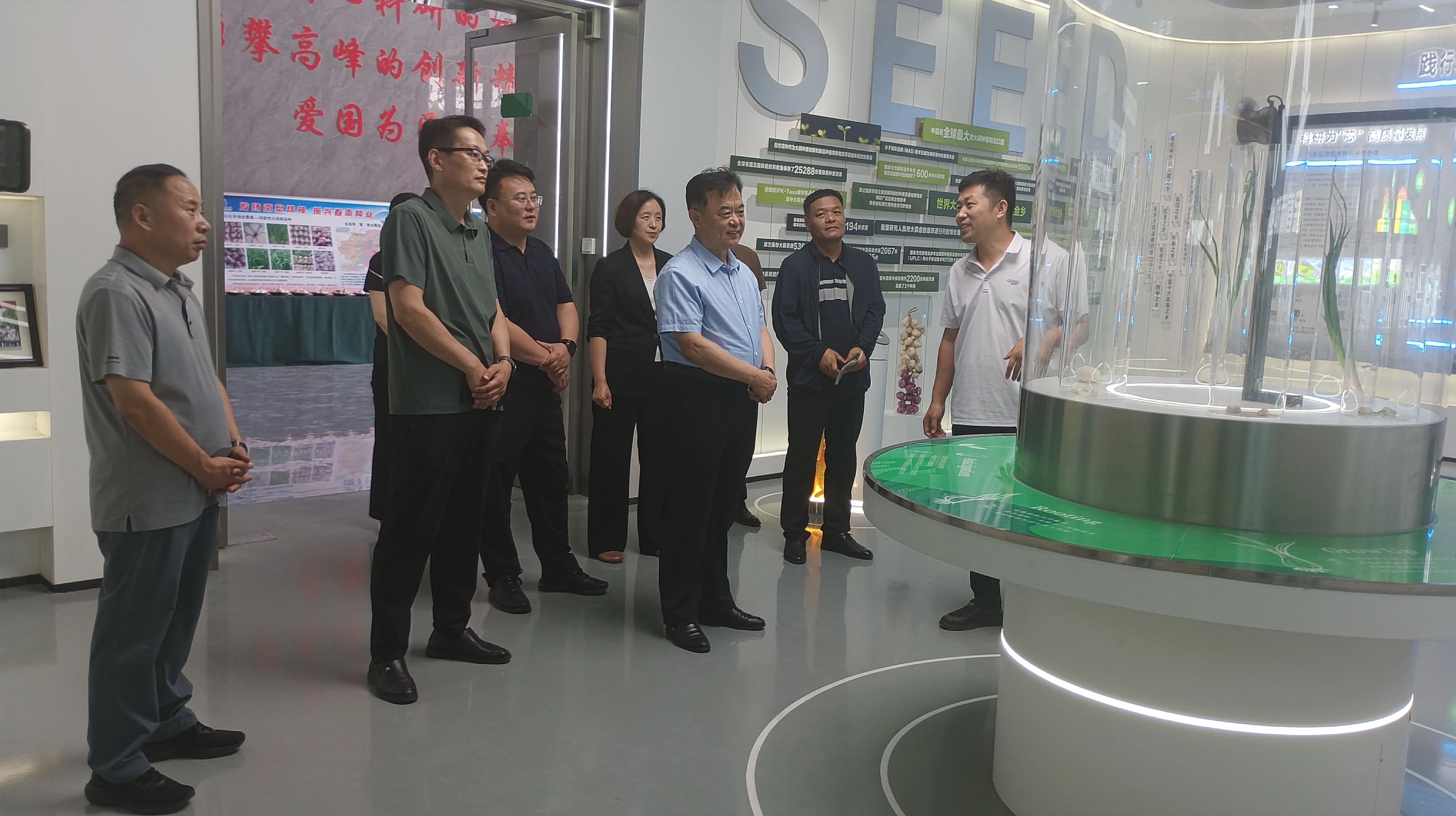 大名县人大常委会主任江涛一行莅临山东省金春雨种业考察学习